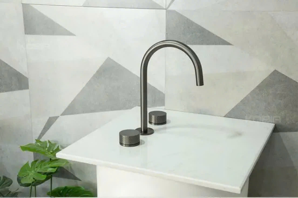 VÒI CHẬU 3 LỖ SANG TRỌNG EU688 - CLEANMAX