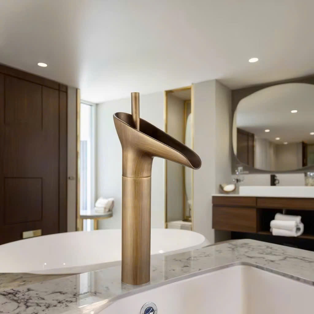 VÒI ĐỒNG CỔ KIỂU THÁC NƯỚC  5021