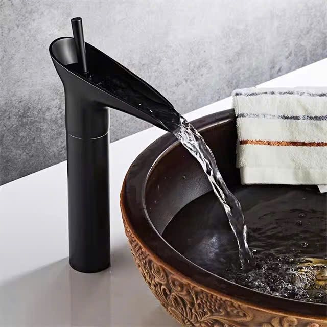 VÒI ĐỒNG CỔ KIỂU THÁC NƯỚC  5021