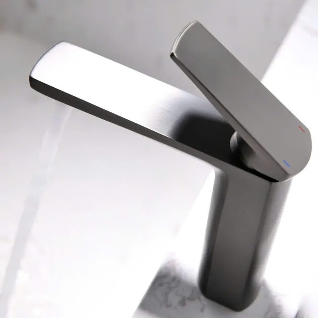 Vòi chậu màu đen V651 CLEANMAX