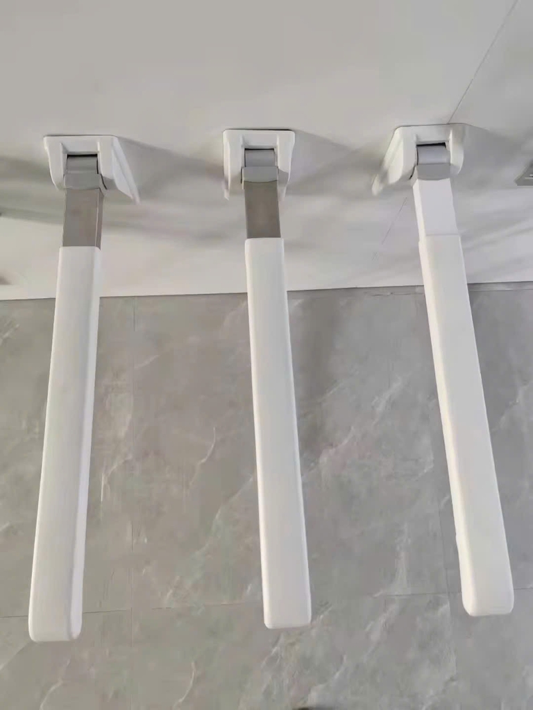 TAY VỊN GẮN TƯỜNG PHÒNG VỆ SINH  CL8917