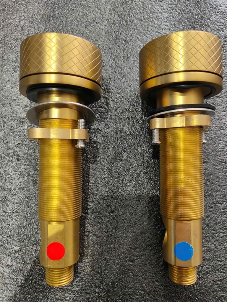 VÒI CHẬU 3 LỖ SANG TRỌNG EU688 - CLEANMAX