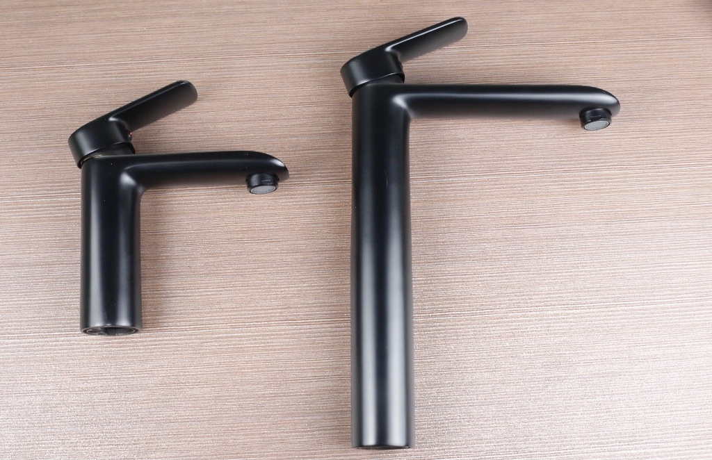 VÒI CHẬU RỬA MÀU ĐEN - RL61128 CLEANMAX