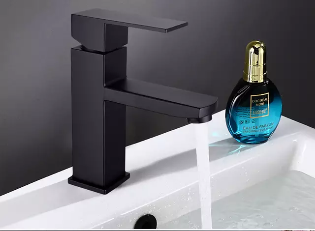 VÒI CHẬU RỬA MÀU ĐEN - S65 VT CLEANMAX