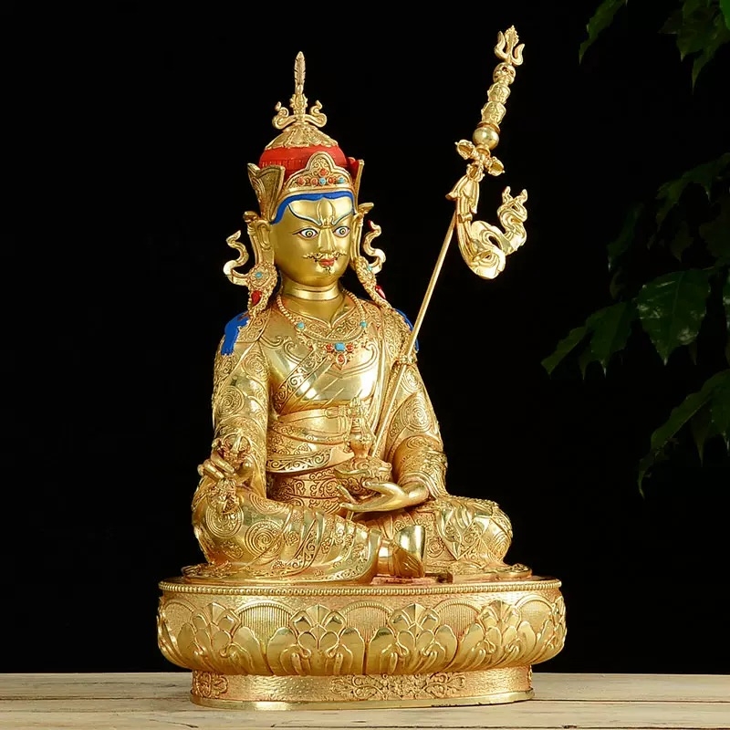 Tôn tượng Ngài Liên Hoa Sinh mạ vàng