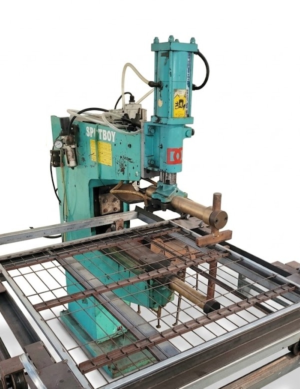 Máy hàn lưới thép bán tự động