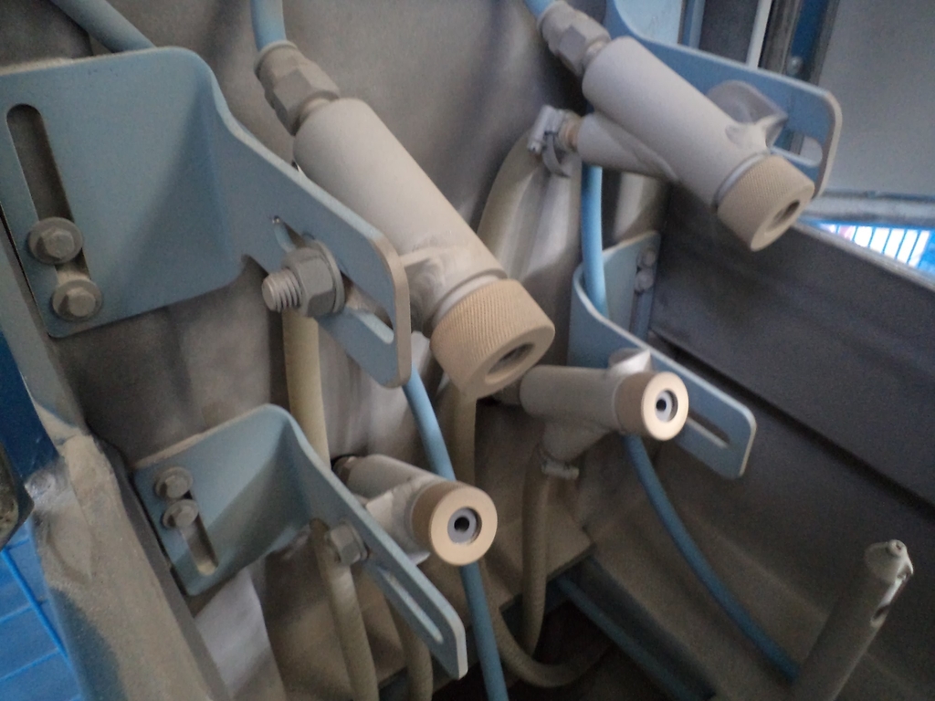 Máy phun cáp tự động năng suất cao.