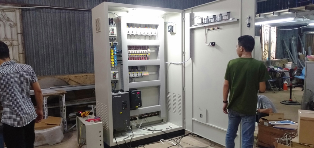 Hệ thống phần mềm giám sát và điều khiển tự động.