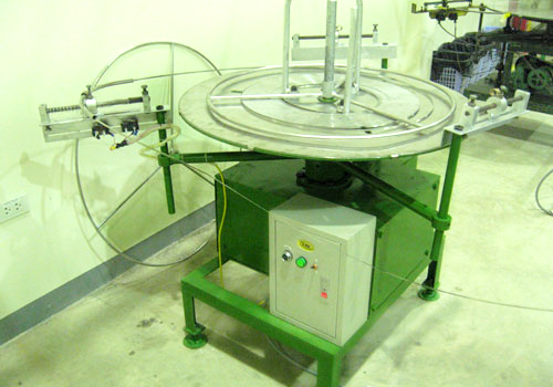 Máy cấp phôi cuộn sợi tự động.