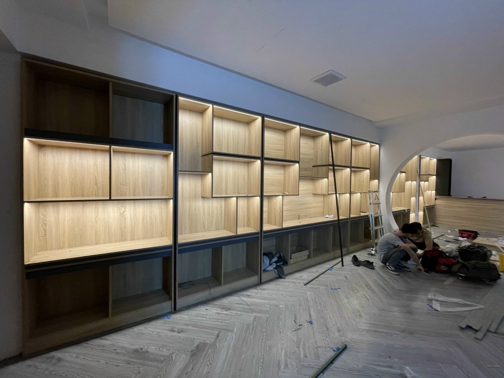 thiet-ke-thi-cong-lap-dat-tu-ke-trung-bay-tpp-noi-that