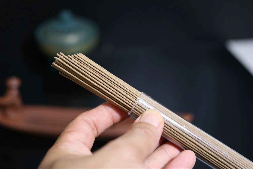 Nhang trầm hương không tăm thường