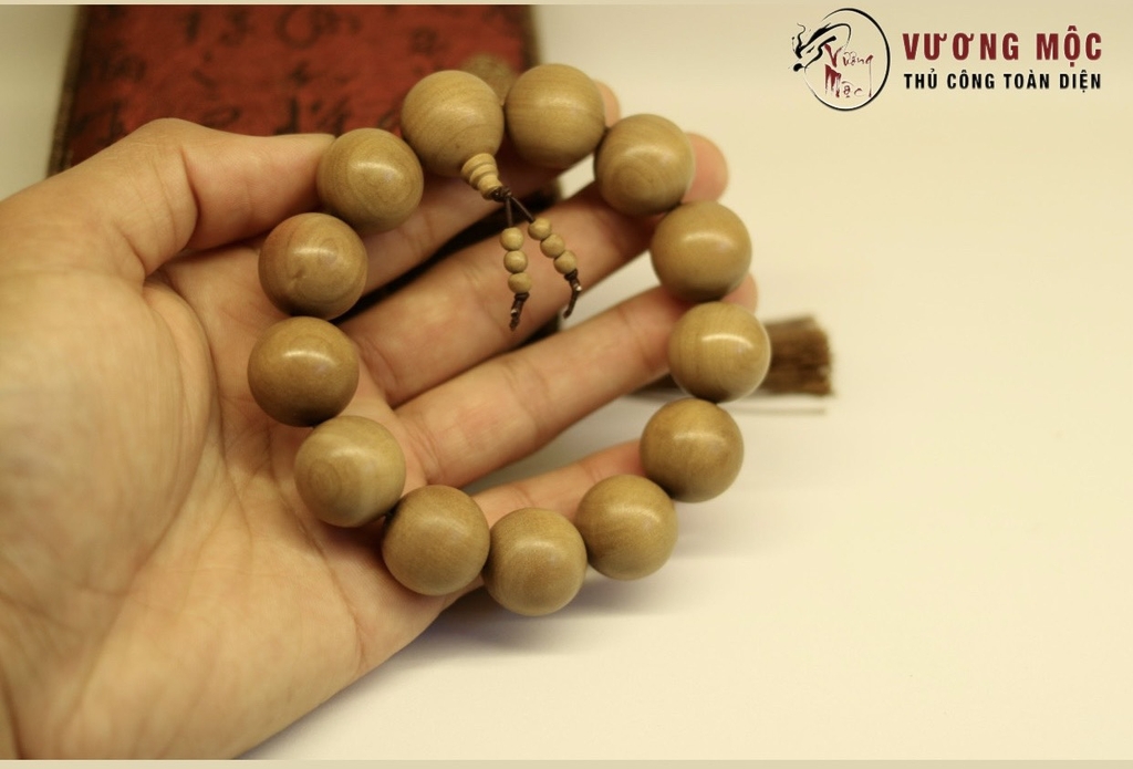 Vòng tay gỗ đàn hương ấn độ 20mm - 12 hạt trên 100 năm tuổi