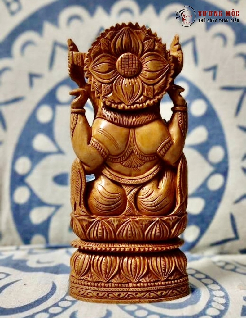 Tượng thần Ganesha bằng gỗ đàn hương được chạm khắc tinh xảo