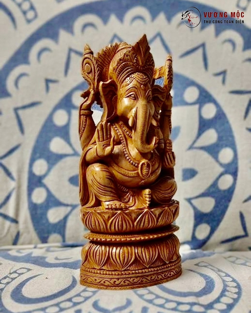 Tượng thần Ganesha bằng gỗ đàn hương được chạm khắc tinh xảo
