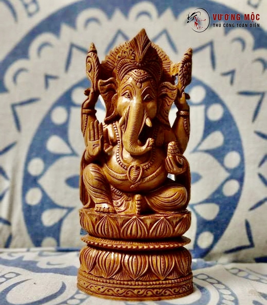 Tượng thần Ganesha bằng gỗ đàn hương được chạm khắc tinh xảo