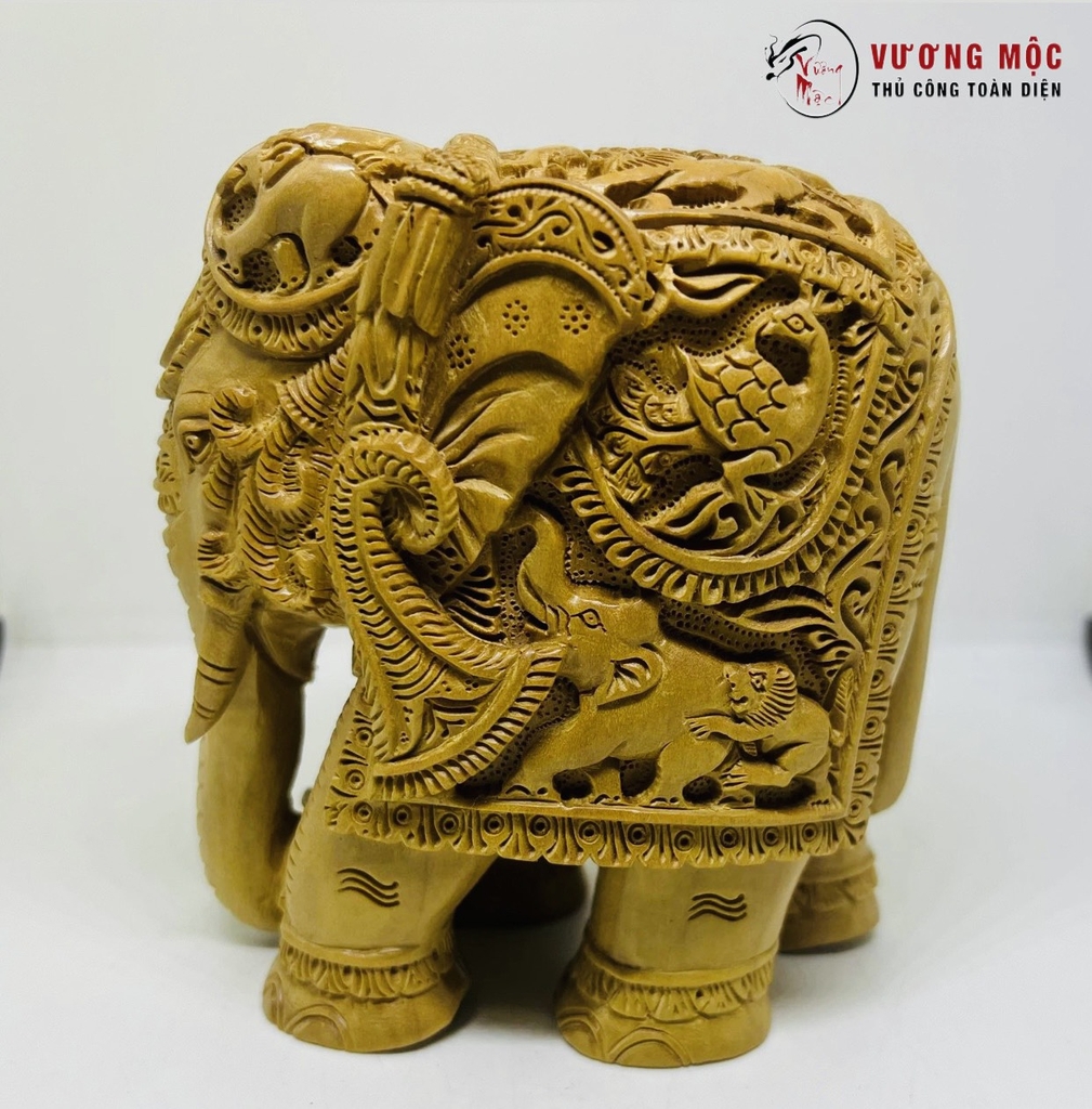 Voi chạm khắc gỗ đàn hương