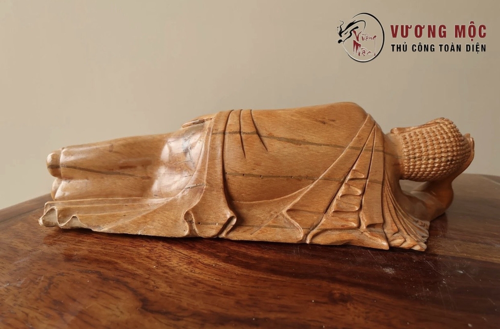 Tượng gỗ đàn hương chạm khắc khắc Đức Phật Nhập Niết Bàn