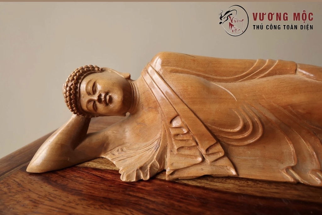 Tượng gỗ đàn hương chạm khắc khắc Đức Phật Nhập Niết Bàn