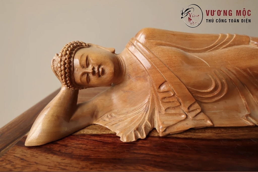 Tượng gỗ đàn hương chạm khắc khắc Đức Phật Nhập Niết Bàn