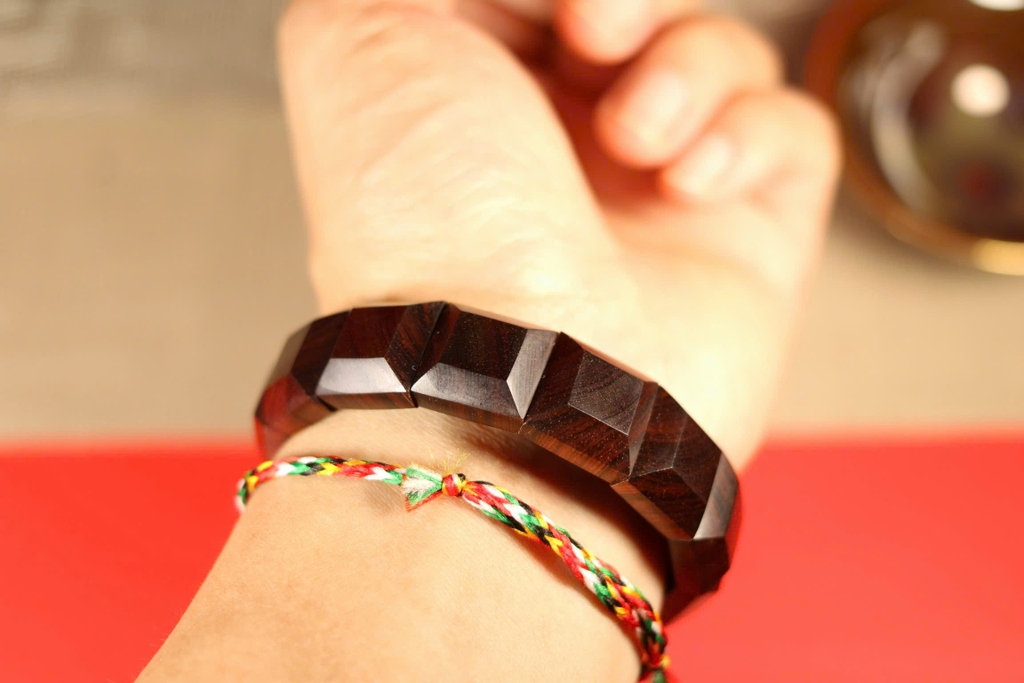 VÒNG TAY GỖ TỬ ĐÀN LÁ NHỎ ẤN ĐỘ – BẢN DẸT LÁCH VUÔNG 16MM