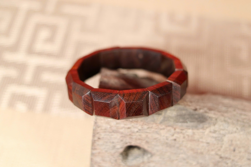 VÒNG TAY GỖ TỬ ĐÀN LÁ NHỎ ẤN ĐỘ – BẢN DẸT LÁCH VUÔNG 16MM