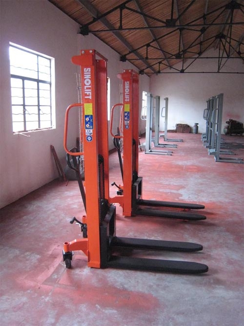 Xe nâng tay cao 1000 Kg hiệu SINOLIFT model CTY1000-30F