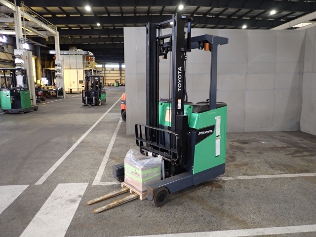 Xe nâng điện cũ reachtruck 1.4 tấn Toyota 8FBR14, chiều cao nâng 4m. Sx 2021