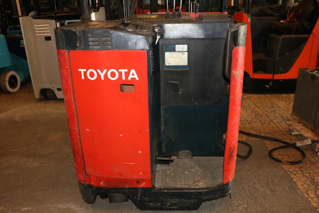 Xe nâng hàng,hiệu TOYOTA,động cơ điện,model 7FBR15,số khung 7FBR15-36292,sức nâng 1500kg .Năm sx 2011.Hàng đã qua sử dụng - XC.R15TOD30.00175