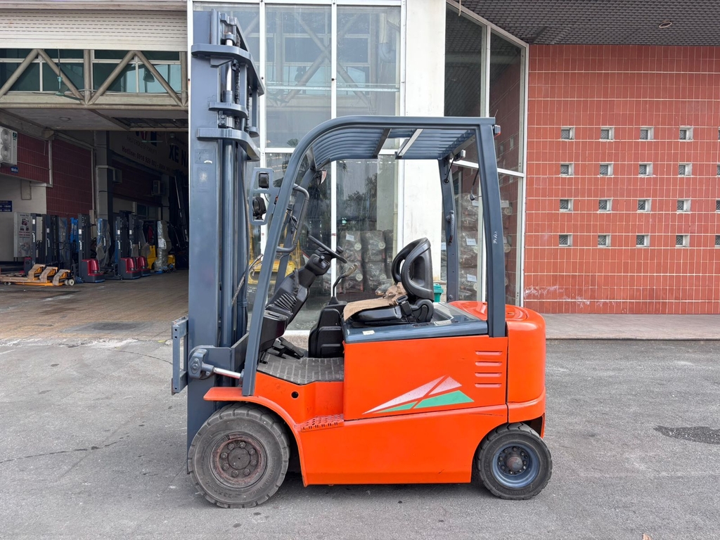 Xe nâng hàng hiệu HELI cùng phụ tùng đồng bộ tiêu chuẩn đi kèm, động cơ điện, model CPD25-GD2, số khung 05025DK0322, năm sản xuất 2022 - XM.B25HLS40.00542.