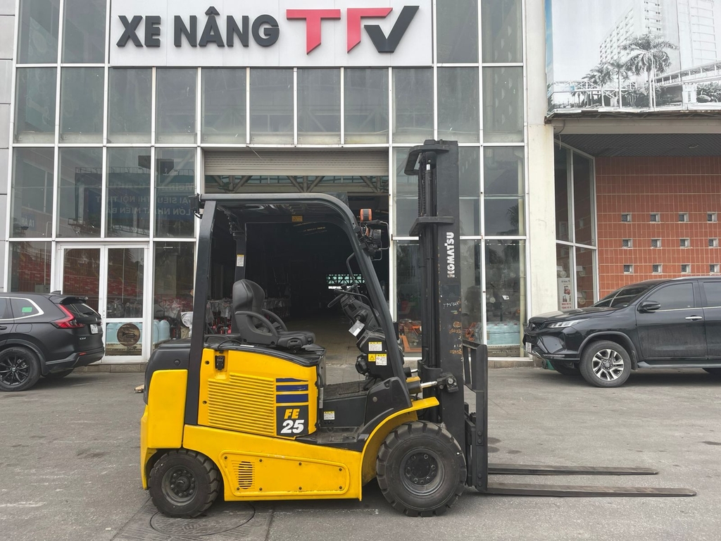 Xe nâng điện ngồi lái cũ 2.5 tấn, Komatsu FE25-1 nâng cao 4m 2015. XC.B25KOS30.00667