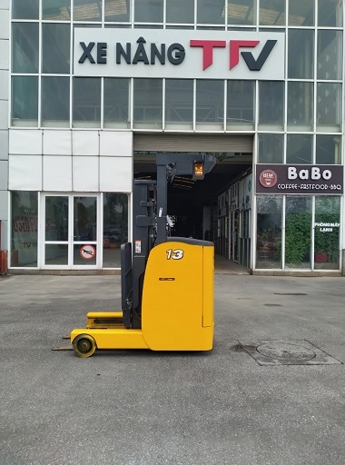 Xe nâng reach truck Komatsu FB13RS-15, Khung V3000. Sản xuất 2014. Mã XC.R13KOS30.00121