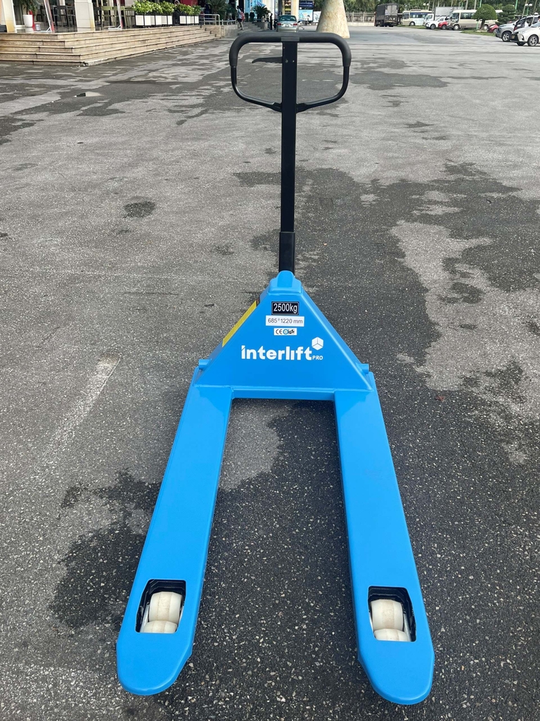 Xe nâng tay 2.5 tấn giá rẻ hiệu Interlift phiên bản Pro, tiêu chuẩn châu Âu