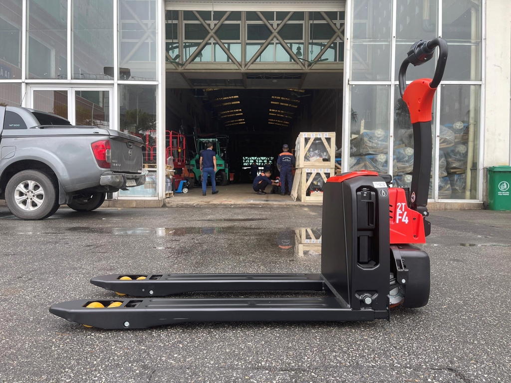 Xe nâng tay điện EP INTERLIFT 2T F4. Mới 100%