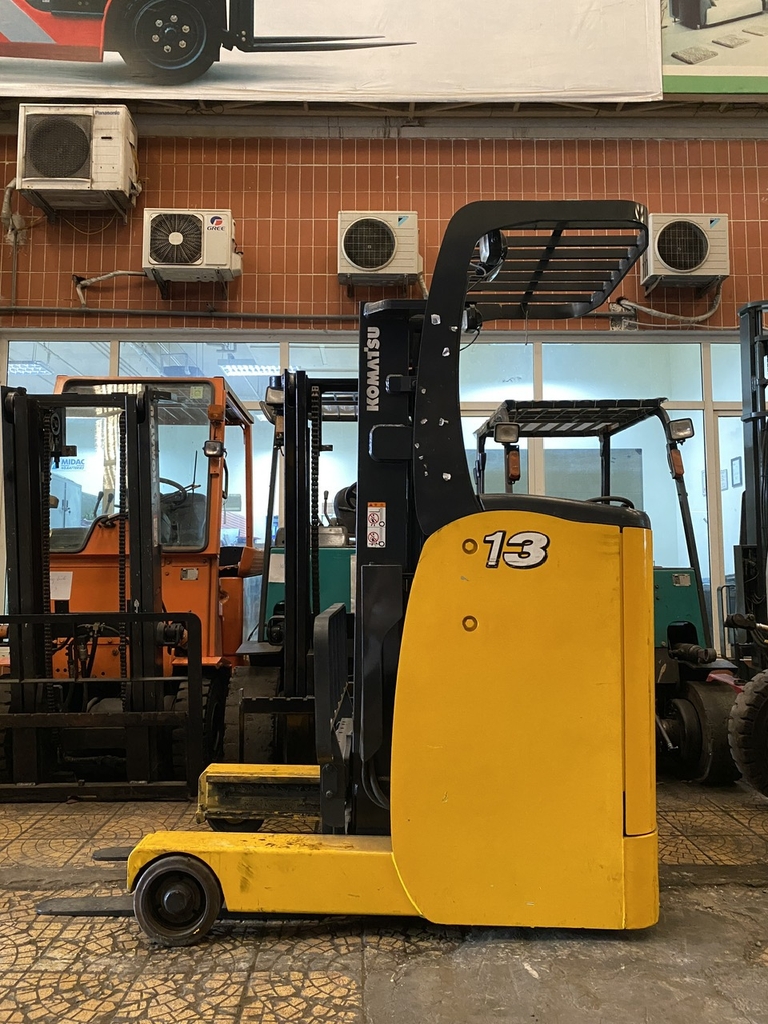 Xe nâng điện đứng lái cũ 1.3 tấn Komatsu FB13RS-14, nâng cao 3m, 2008. XC.R13KOS30.00565
