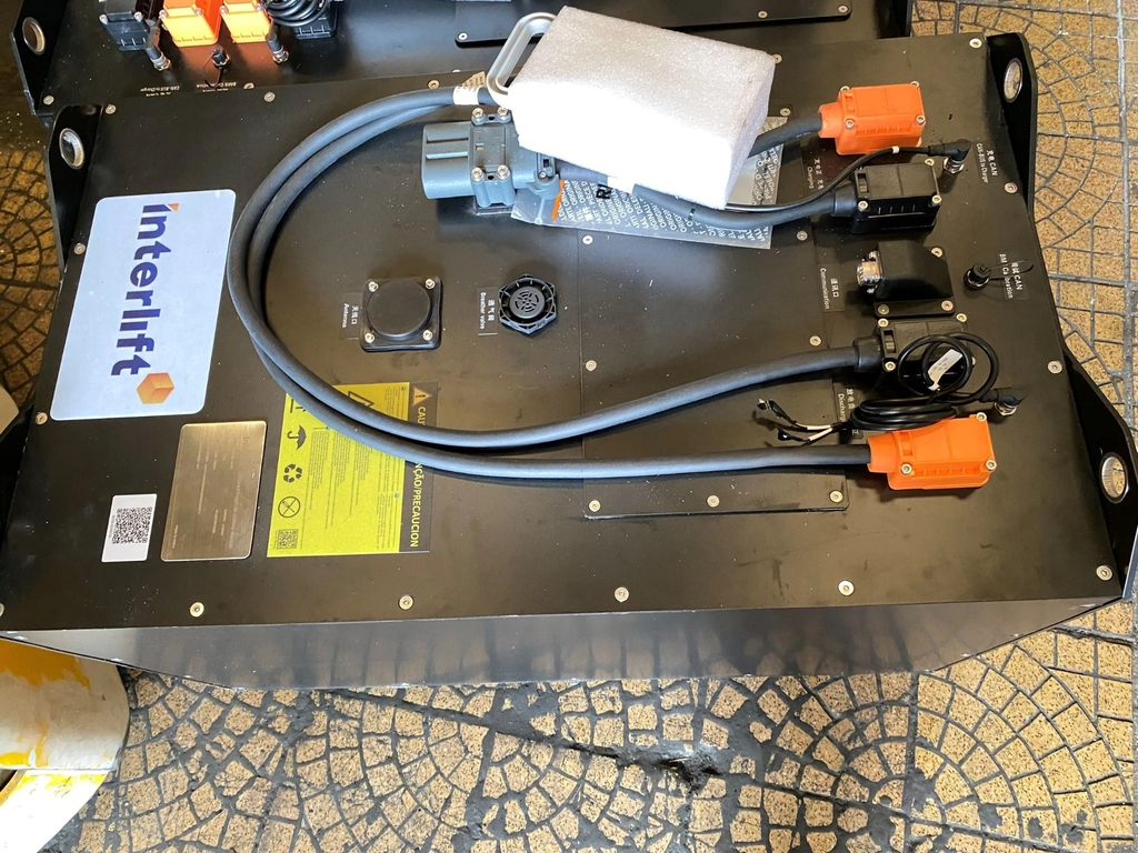 Pin Lithium hiệu INTERLIFT, model MSDD5, điện áp 76.8V/450AH sử dụng cho xe nâng, hàng mới 100%