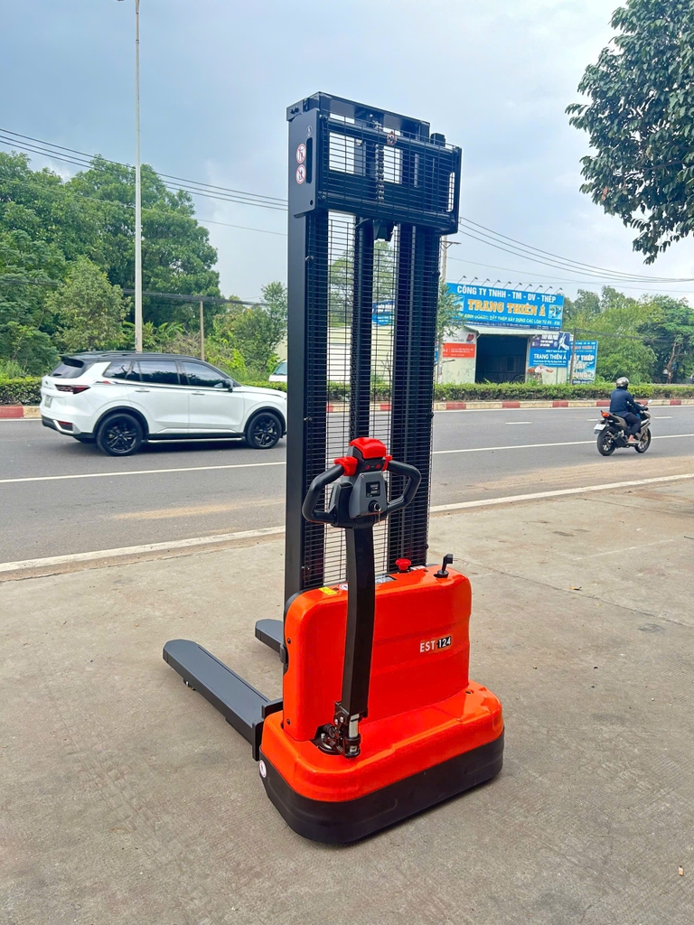 Xe nâng điện stacker 1.2 tấn Interlift EST124. Nâng cao 3m. Sx 2024. Mã XM.S12EPS30.00720
