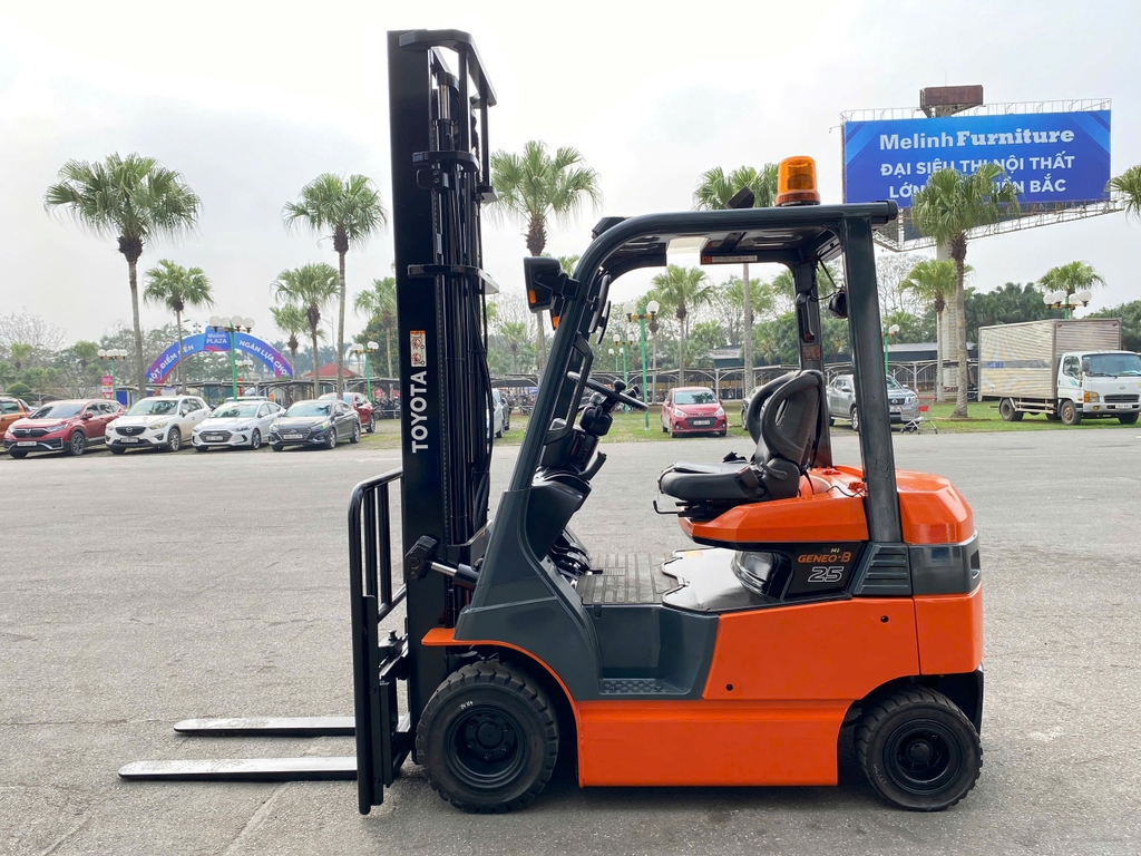 Xe nâng điện cũ ngồi lái 2.5 tấn Toyota 7FBH25, nâng cao 4.5m, sx 2013. Mã XC.B25TOD45.00765