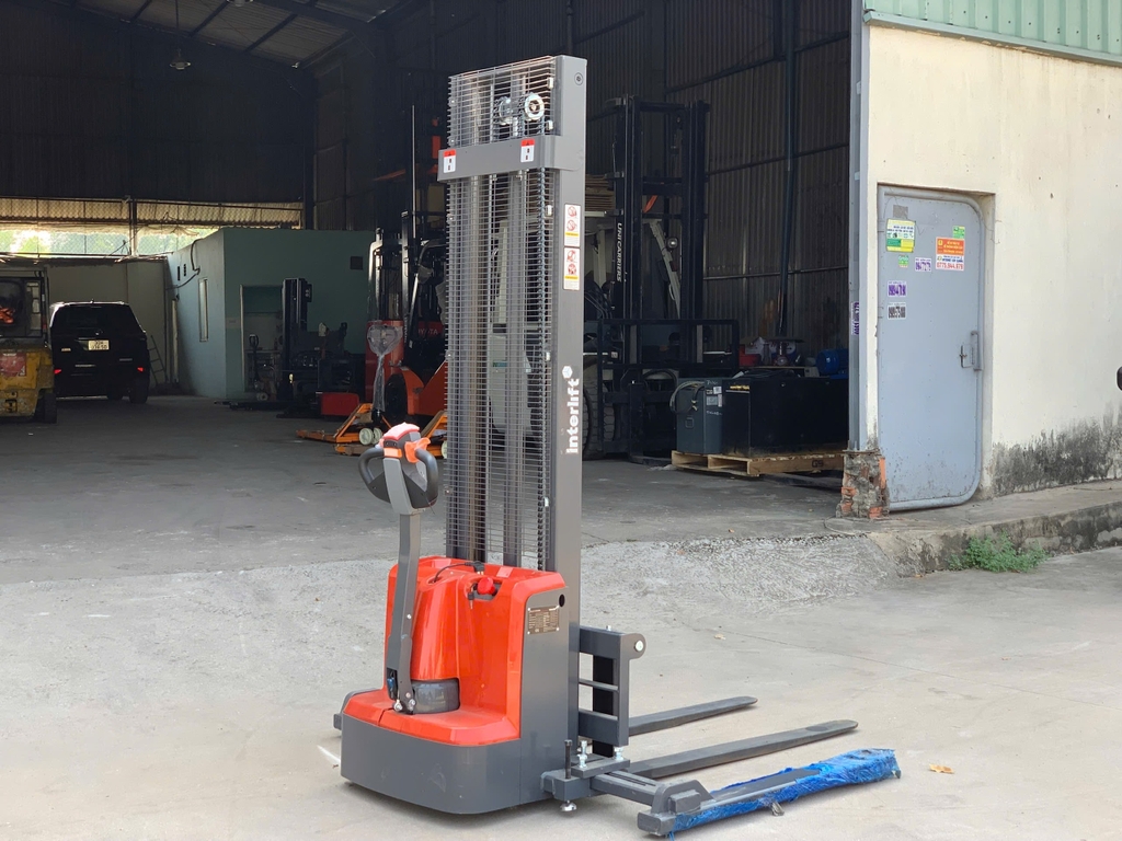 Xe nâng điện stacker 1.5 tấn Interlift CL1535GHY. Nâng cao 3.5m. Sx 2024. Mới 100%. Mã XM.S15IND35.00792