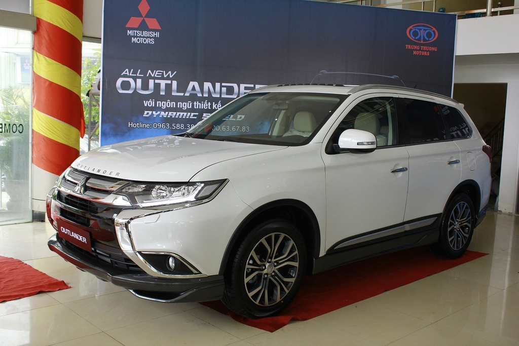 Xe Mitsubishi Outlander 1 cầu 2.0 CVT hiện đại, sang trọng