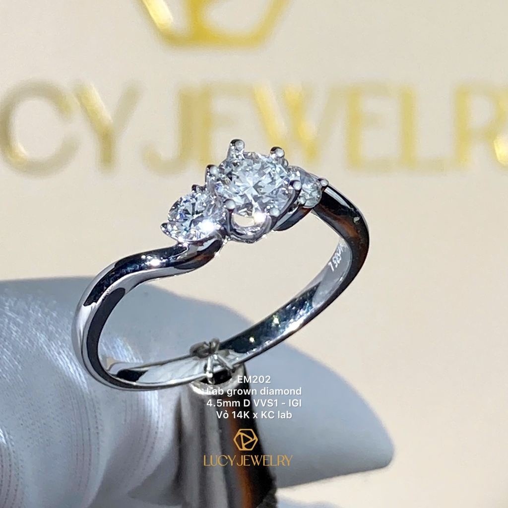 EM202 - Nhẫn cầu hôn, round cut, 4.5mm - Lucy Jewelry