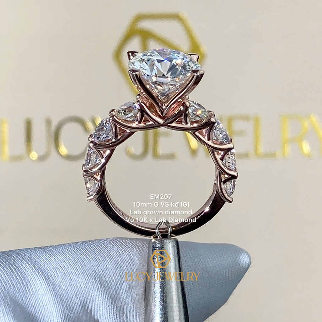 EM207 - Nhẫn cầu hôn, round cut, 10mm - Lucy Jewelry