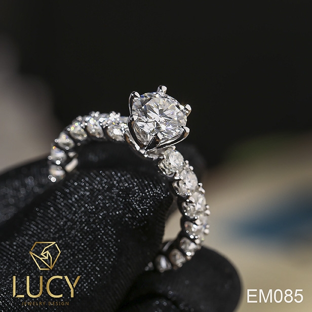 EM085 Nhẫn cầu hôn, nhẫn đính hôn, nhẫn kim cương 6.3mm 6.5mm, nhẫn nữ thiết kế đẹp - Lucy Jewelry