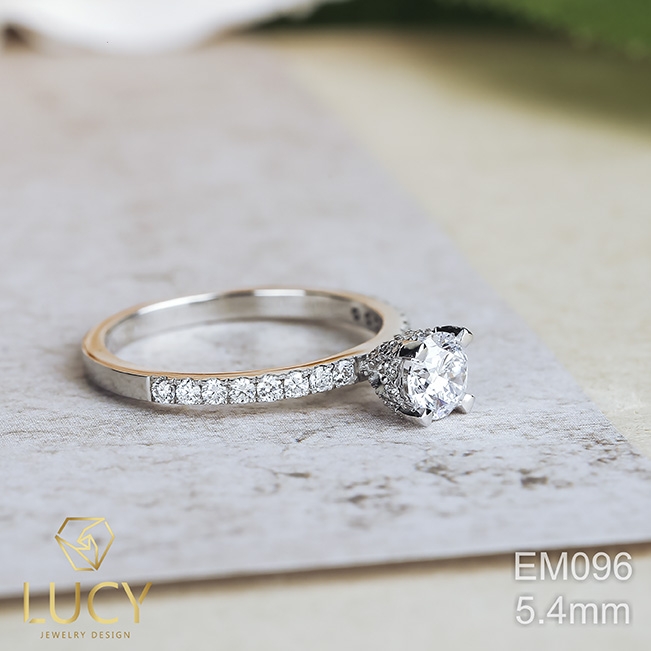 EM096 Nhẫn cầu hôn đính hôn, nhẫn vàng nữ, nhẫn ổ kim cương 5.2mm - Lucy Jewelry