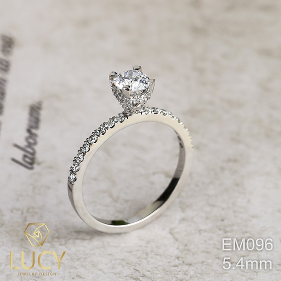 EM096 Nhẫn cầu hôn đính hôn, nhẫn vàng nữ, nhẫn ổ kim cương 5.2mm - Lucy Jewelry