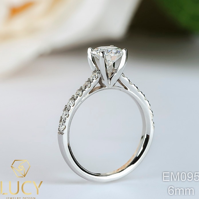 EM095 Nhẫn cầu hôn đính hôn, nhẫn vàng nữ, nhẫn ổ kim cương 6mm - Lucy Jewelry