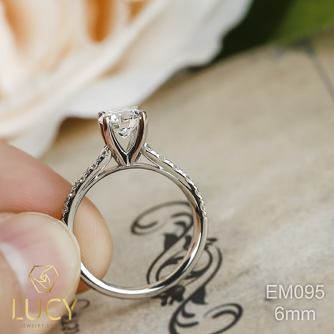 EM095 Nhẫn cầu hôn đính hôn, nhẫn vàng nữ, nhẫn ổ kim cương 6mm - Lucy Jewelry