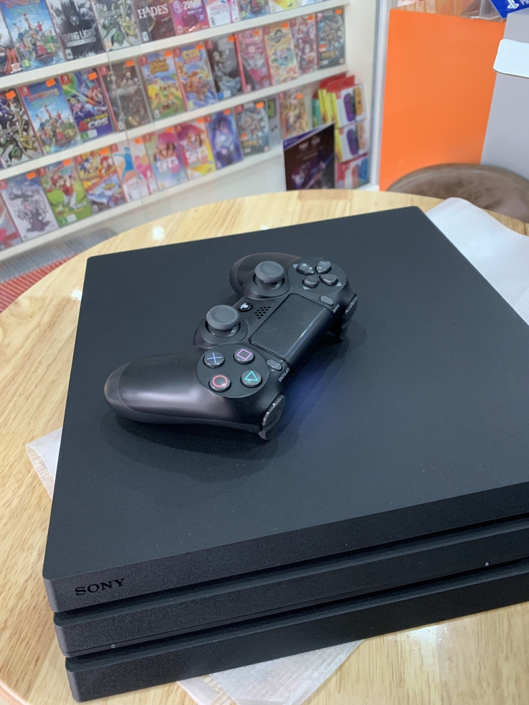 Máy PS4 PRO CUH72xx/ĐEN 99% FULLGAME 9.0 HTCGAME