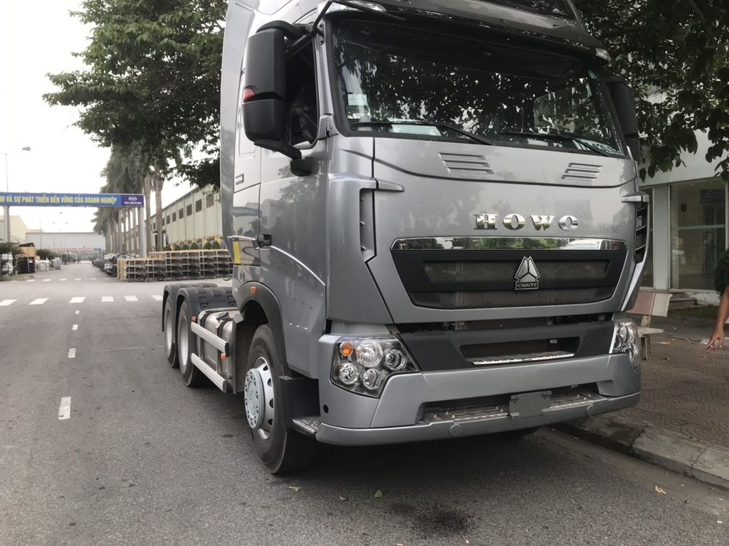 Đầu kéo Howo A7 380HP cầu láp