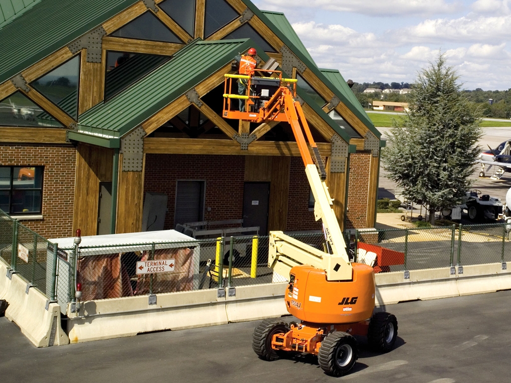 xe nâng người 16m làm việc dạng boom lift jlg 450aj thi công