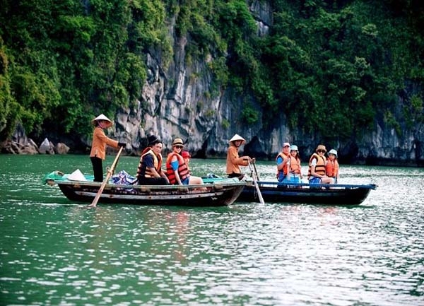 Giá vé tham quan làng chài Ba Hang - Quảng Ninh